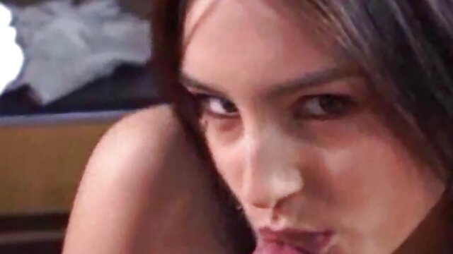 Nóng khiêu dâm, không giấy đăng ký  Một cô gái phim sexmoi cap nhat tóc liếm nó và đã trở lại.